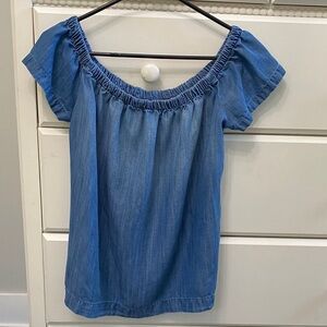 Cloth & Stone Denim Blue Ruffle Top. Size M